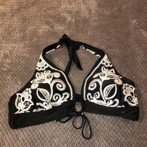 NWT Black & White Swim Top B1